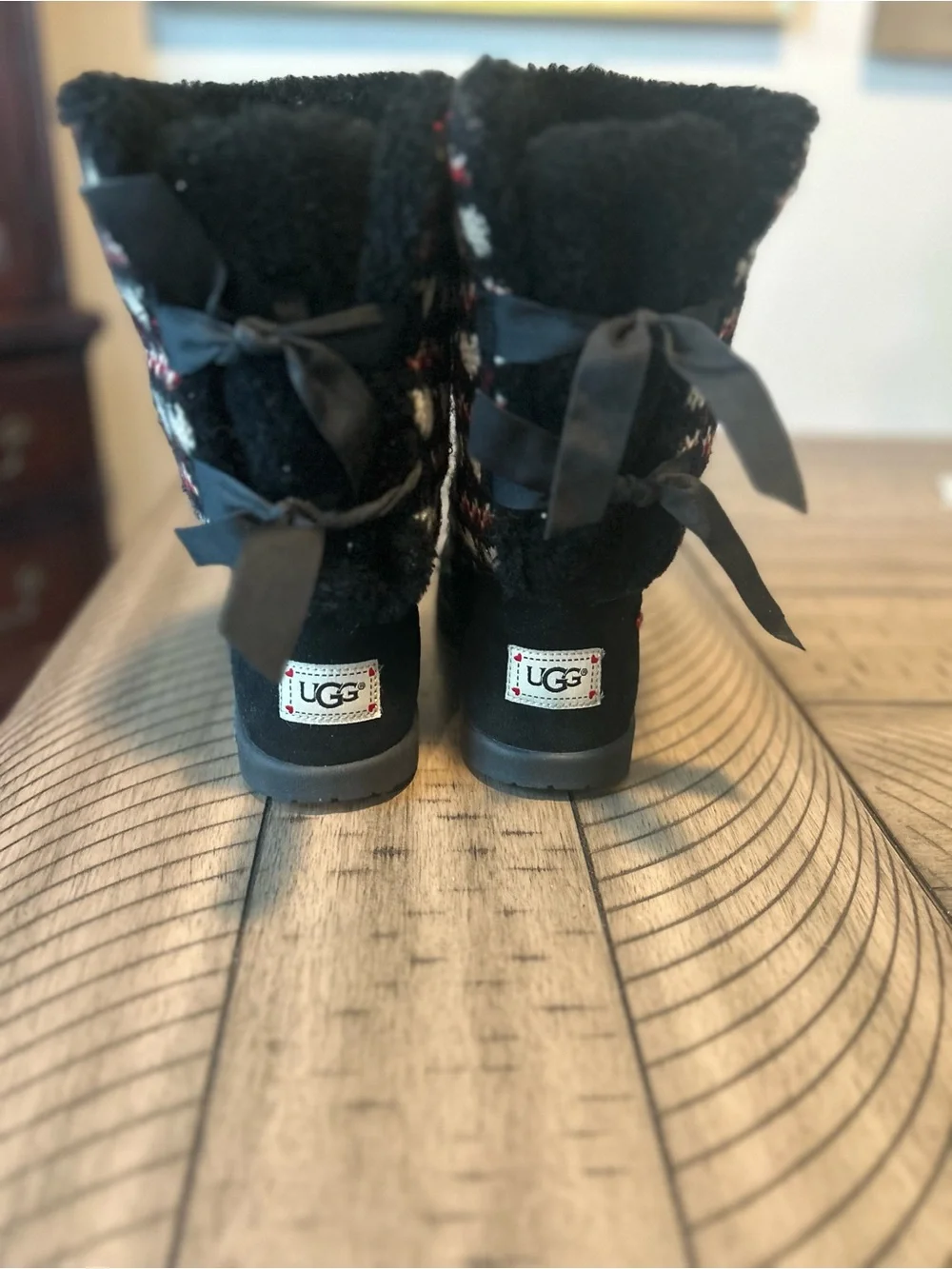 Ugg Heart Knotty boots size 4